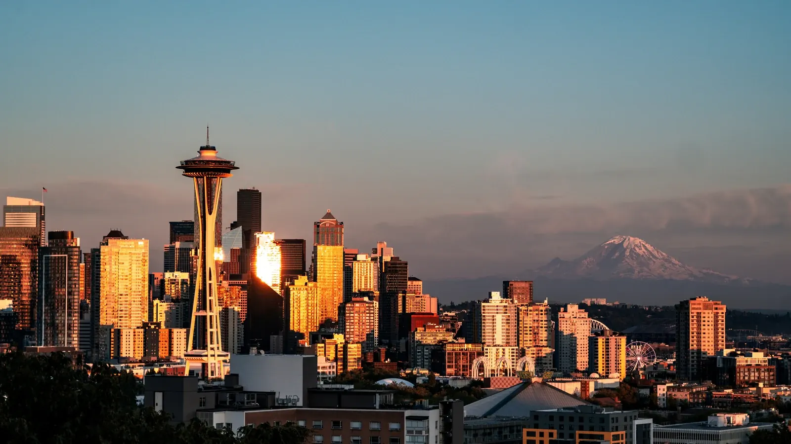 Seattle skyline and Mount Rainier at sunset from Kerry Park